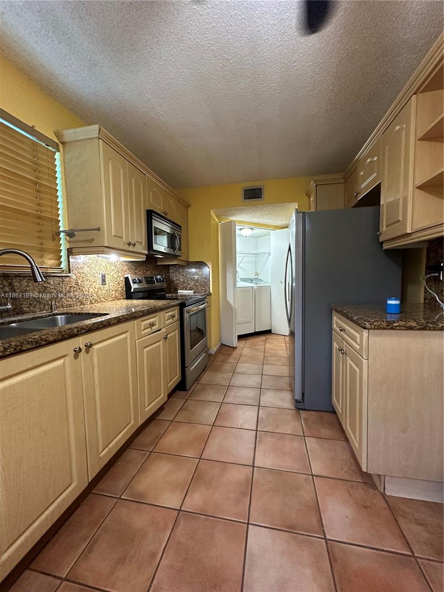 KEYS GATE CONDO NO THREE - Residential