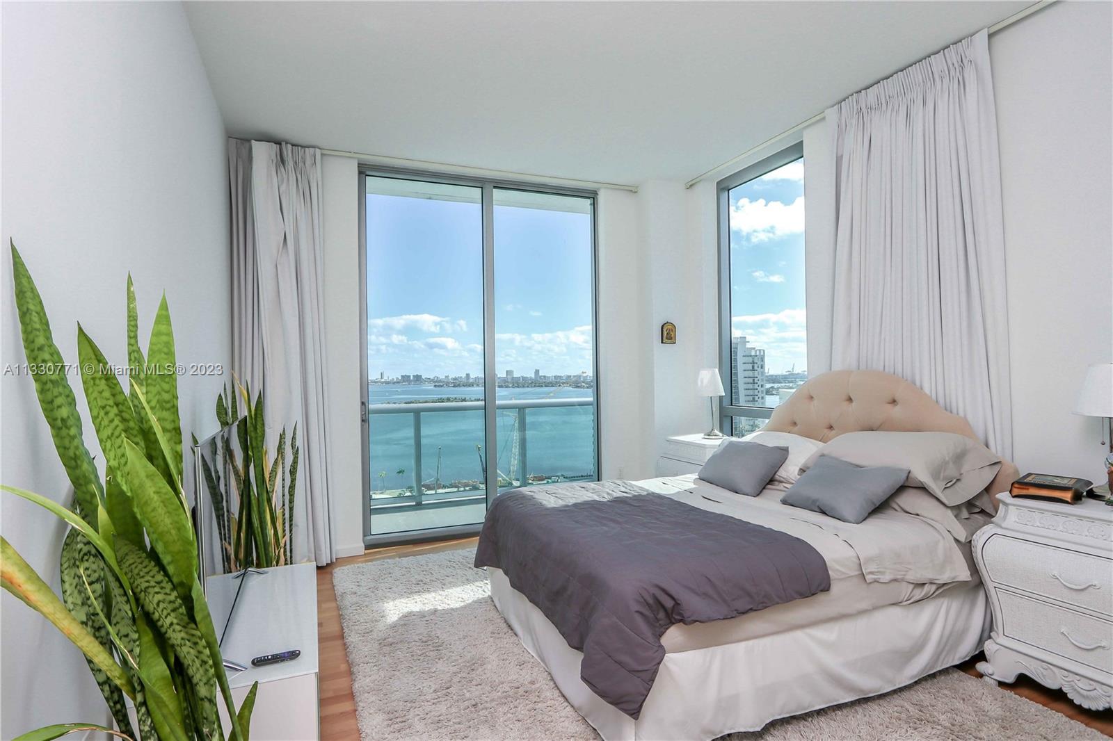 GALLERY ART CONDO - Residential