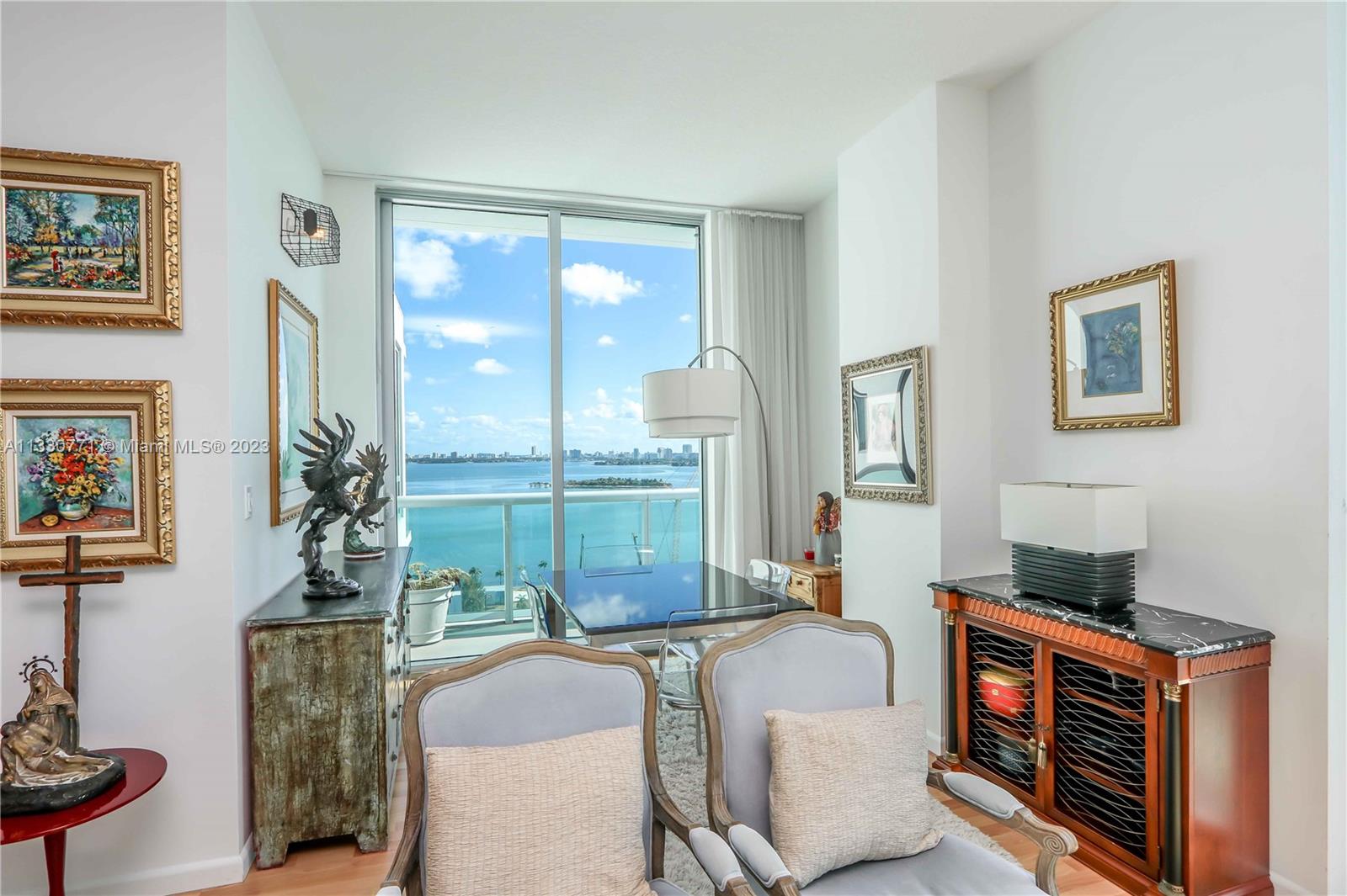 GALLERY ART CONDO - Residential