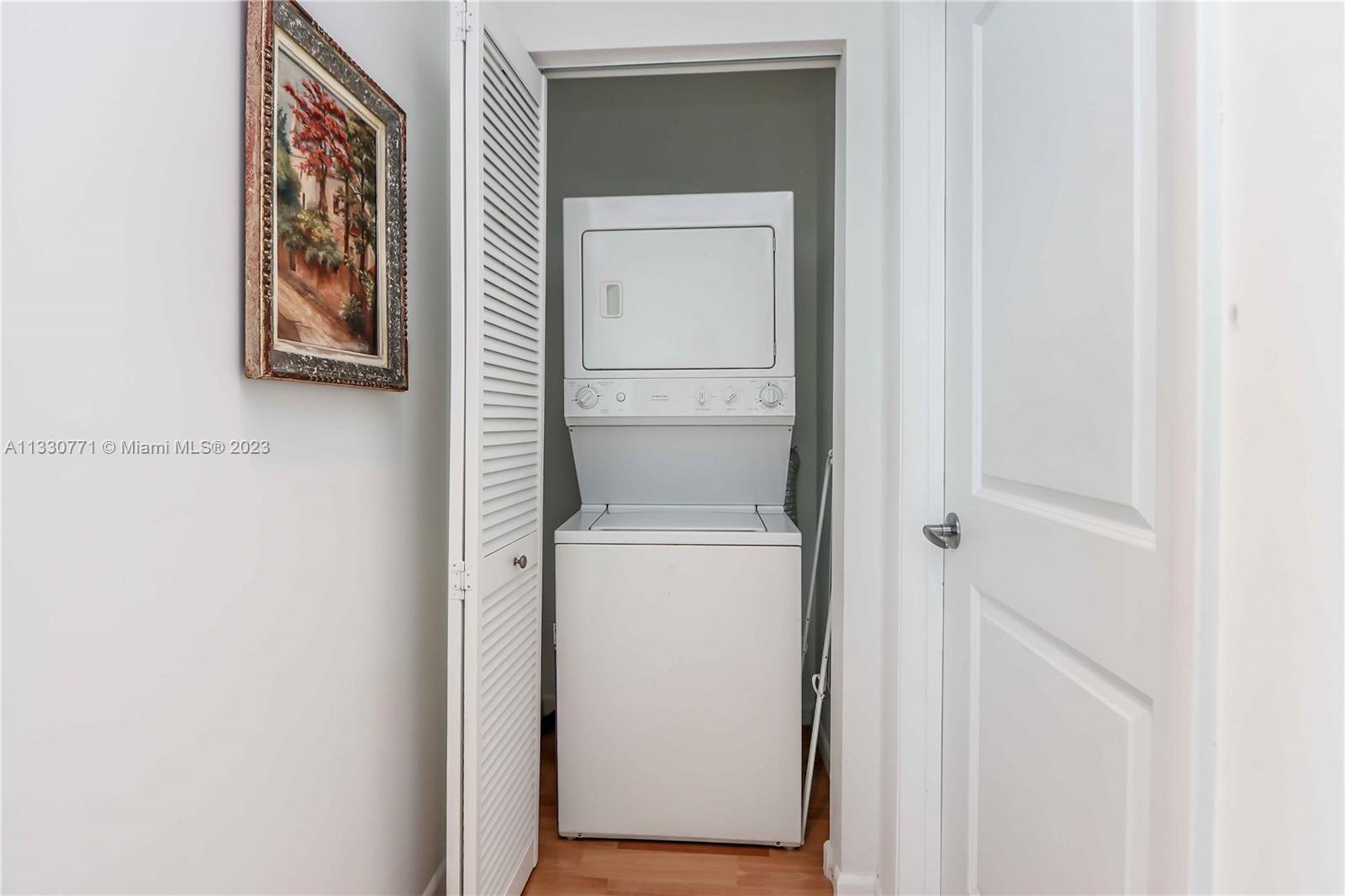 GALLERY ART CONDO - Residential