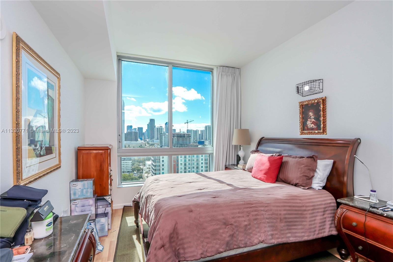 GALLERY ART CONDO - Residential