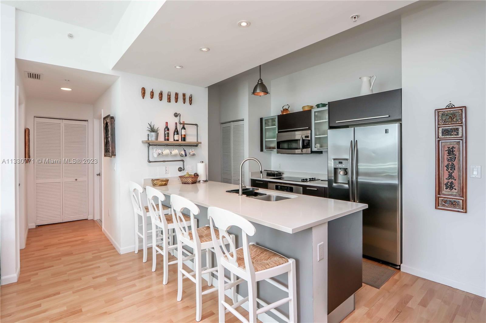 GALLERY ART CONDO - Residential