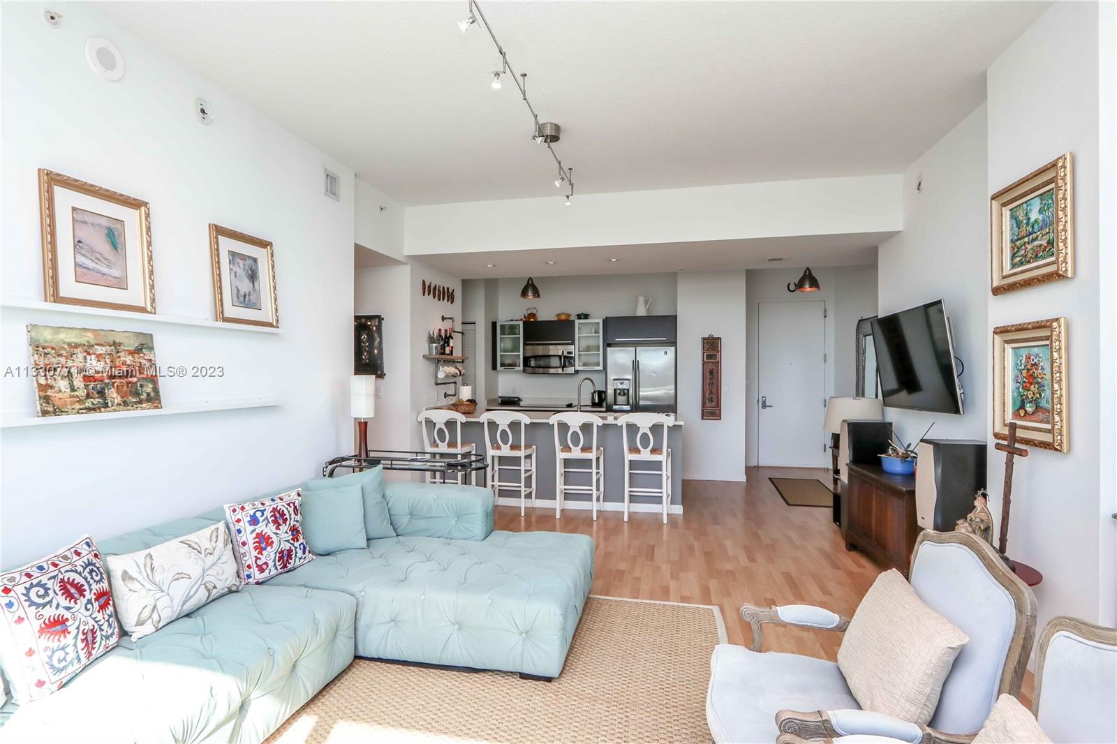 GALLERY ART CONDO - Residential