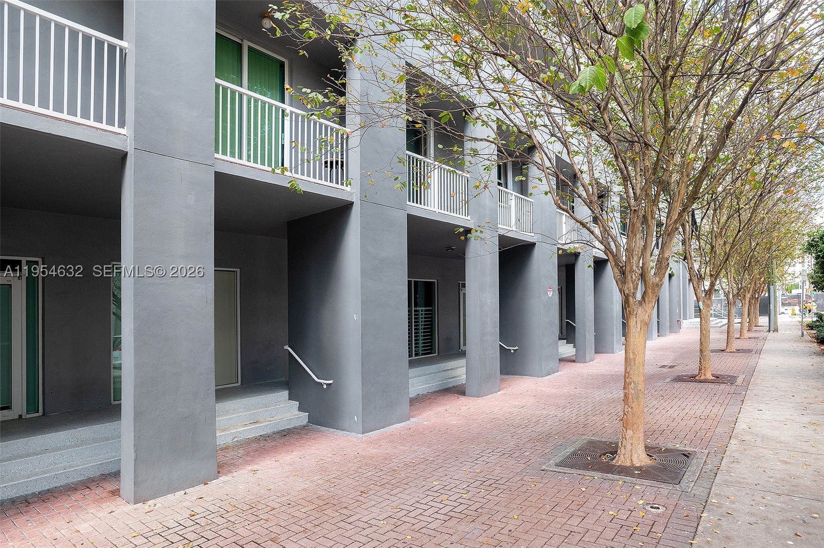 CASA GRANDE I TOWERS COND - Residential