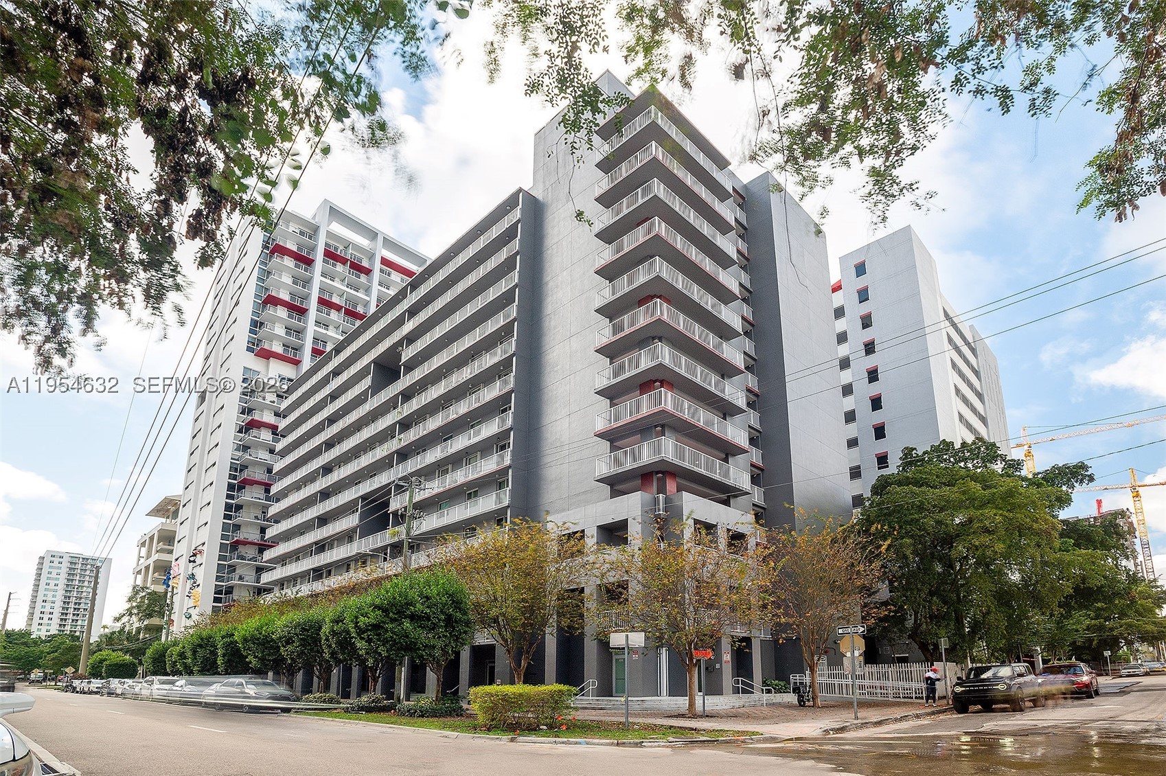 CASA GRANDE I TOWERS COND - Residential
