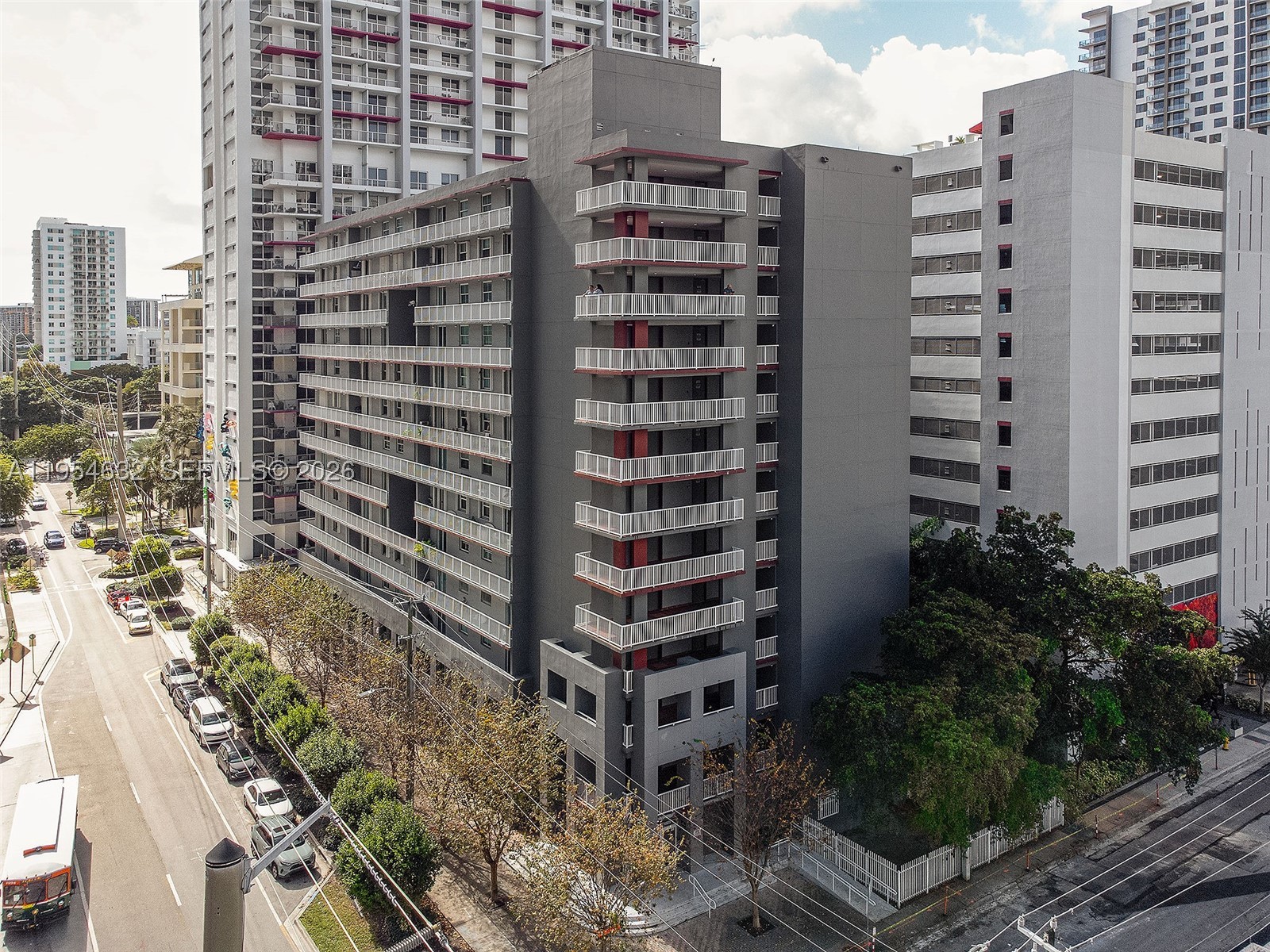 Prime Brickell location just 1 block from Brickell City Centre! Spacious 2-bedroom with assigned parking, walkable to dining, shopping, nightlife, and transit. Ideal for investors or end-users seeking value and potential. Financing available: 10% down for owner-occupants, 20% down for investors.