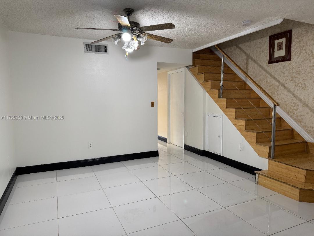 THE OAKVIEW CONDO NO 5 - Residential Lease