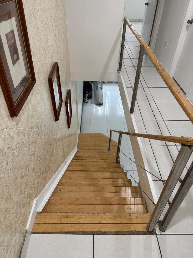 THE OAKVIEW CONDO NO 5 - Residential Lease