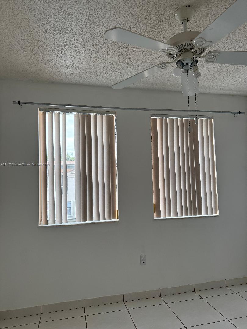 THE OAKVIEW CONDO NO 5 - Residential Lease