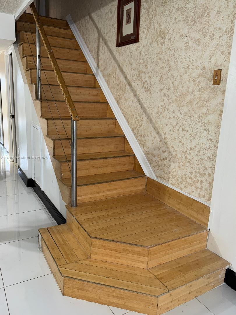 THE OAKVIEW CONDO NO 5 - Residential Lease