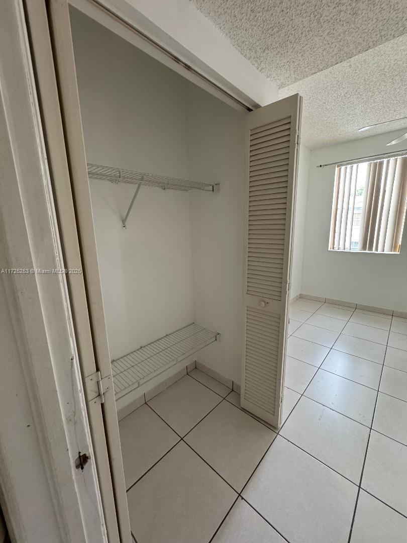 THE OAKVIEW CONDO NO 5 - Residential Lease
