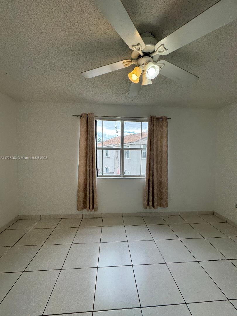 THE OAKVIEW CONDO NO 5 - Residential Lease