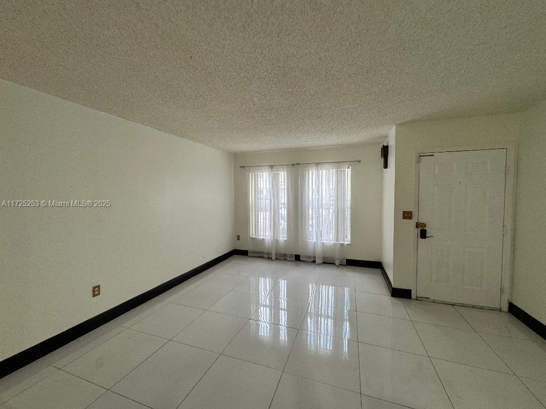 THE OAKVIEW CONDO NO 5 - Residential Lease