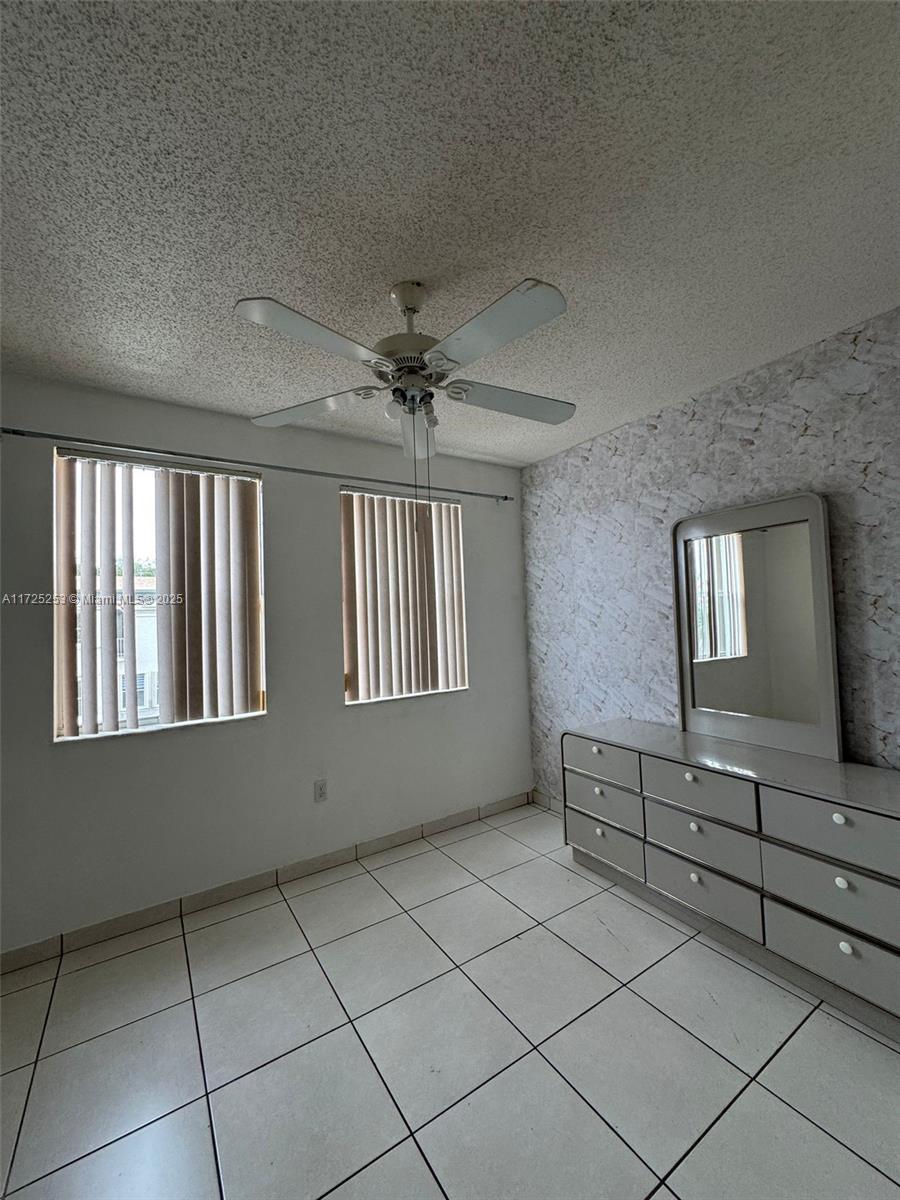 THE OAKVIEW CONDO NO 5 - Residential Lease
