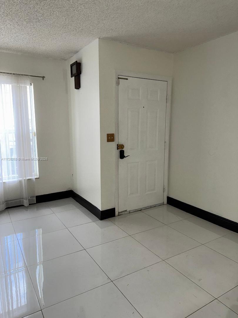 THE OAKVIEW CONDO NO 5 - Residential Lease