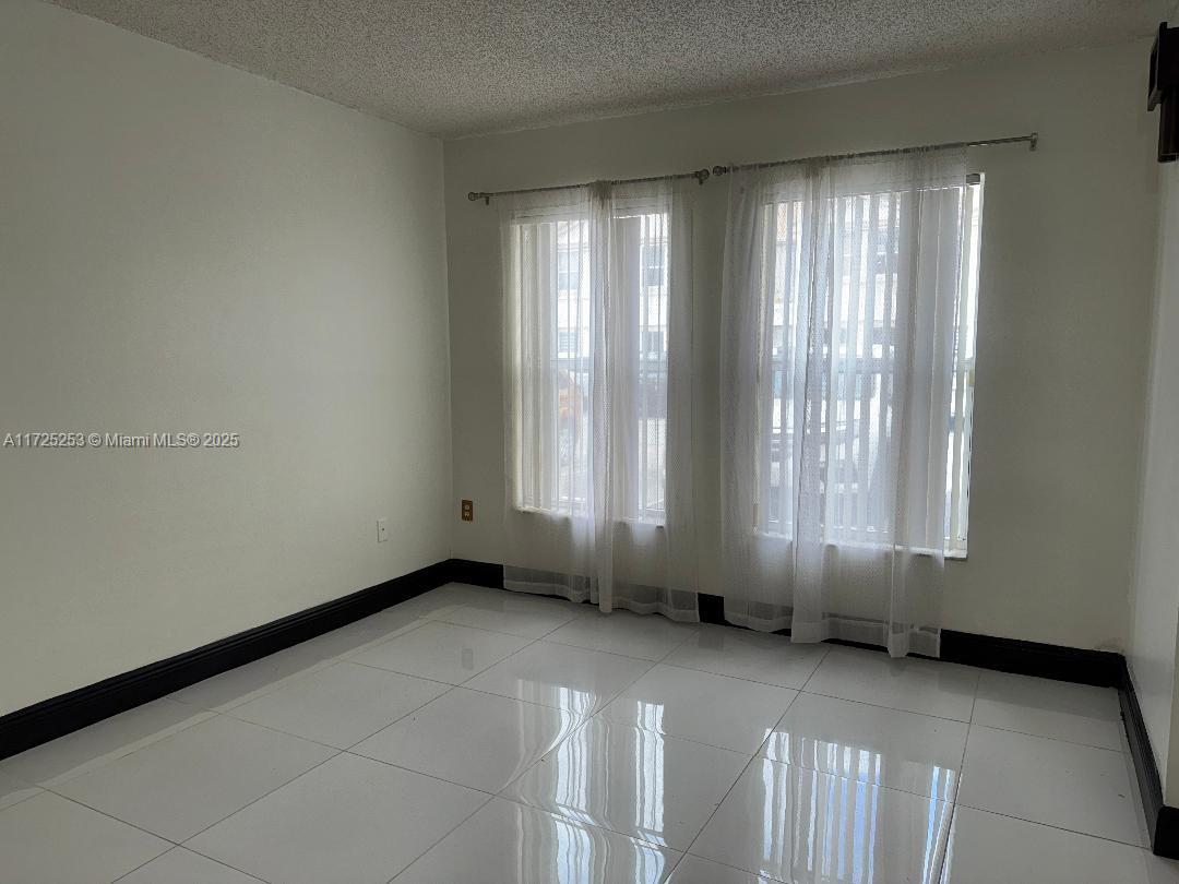 THE OAKVIEW CONDO NO 5 - Residential Lease