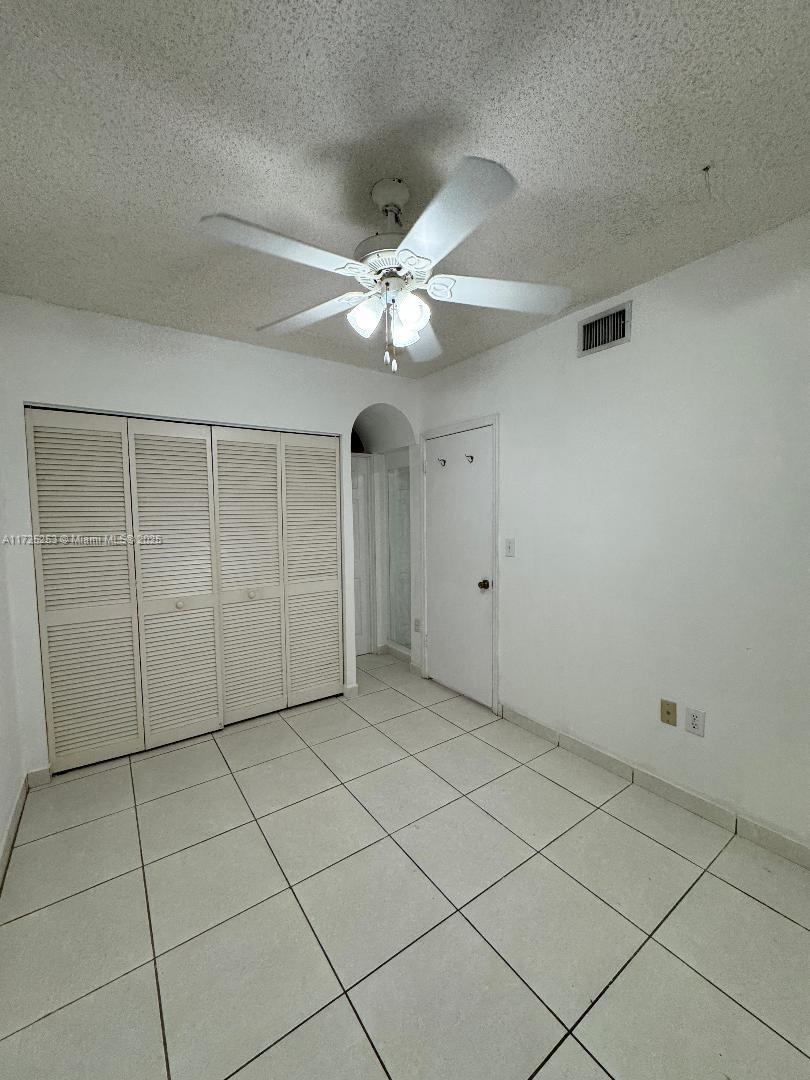 THE OAKVIEW CONDO NO 5 - Residential Lease