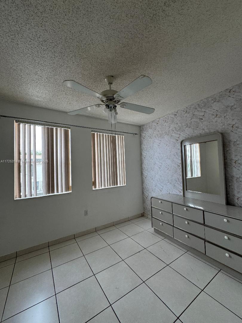THE OAKVIEW CONDO NO 5 - Residential Lease