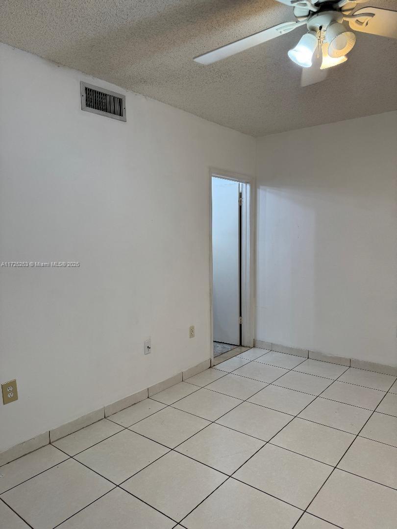 THE OAKVIEW CONDO NO 5 - Residential Lease