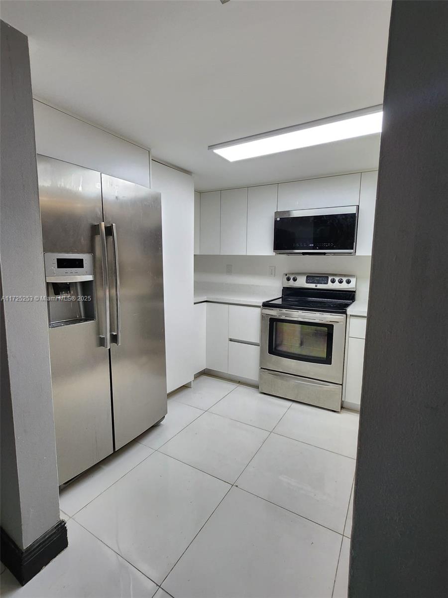 THE OAKVIEW CONDO NO 5 - Residential Lease