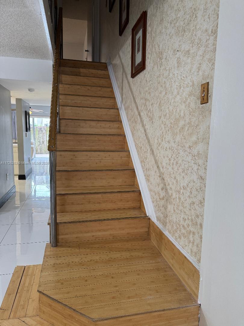 THE OAKVIEW CONDO NO 5 - Residential Lease