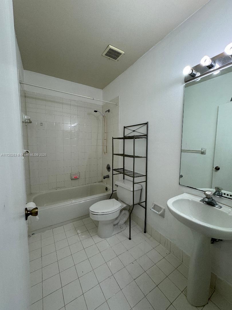 THE OAKVIEW CONDO NO 5 - Residential Lease