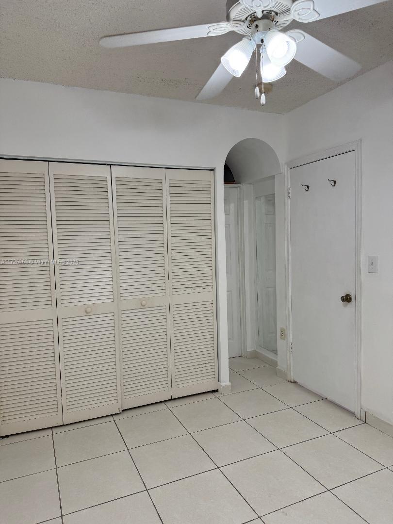 THE OAKVIEW CONDO NO 5 - Residential Lease