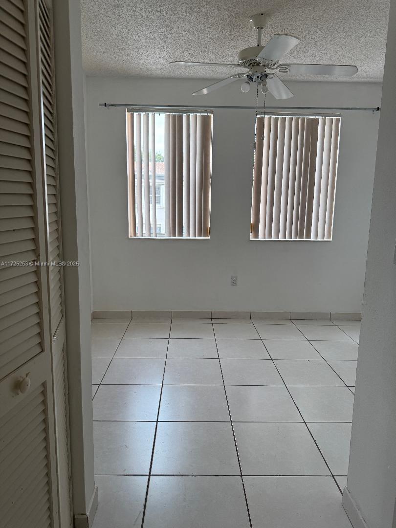 THE OAKVIEW CONDO NO 5 - Residential Lease