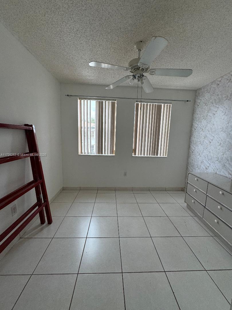 THE OAKVIEW CONDO NO 5 - Residential Lease