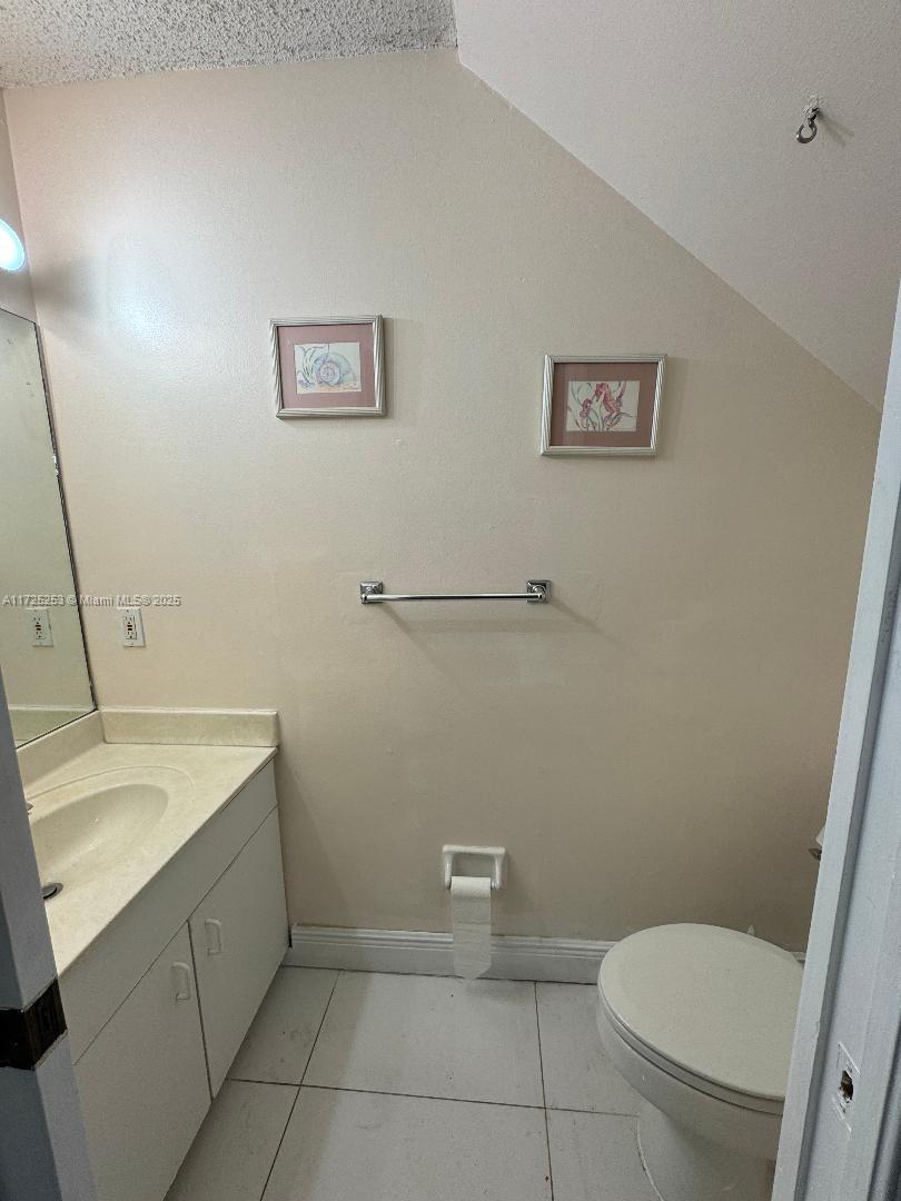 THE OAKVIEW CONDO NO 5 - Residential Lease
