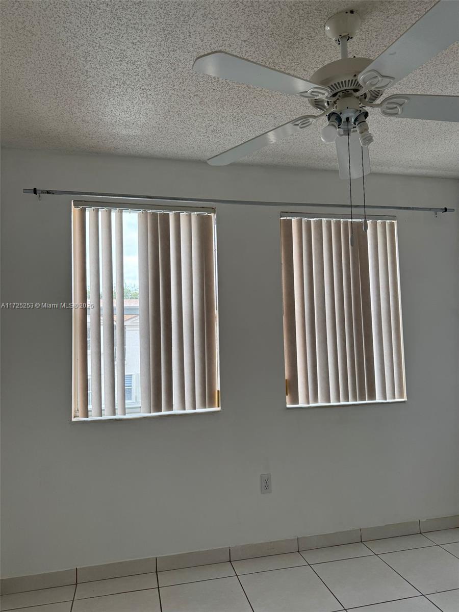 THE OAKVIEW CONDO NO 5 - Residential Lease