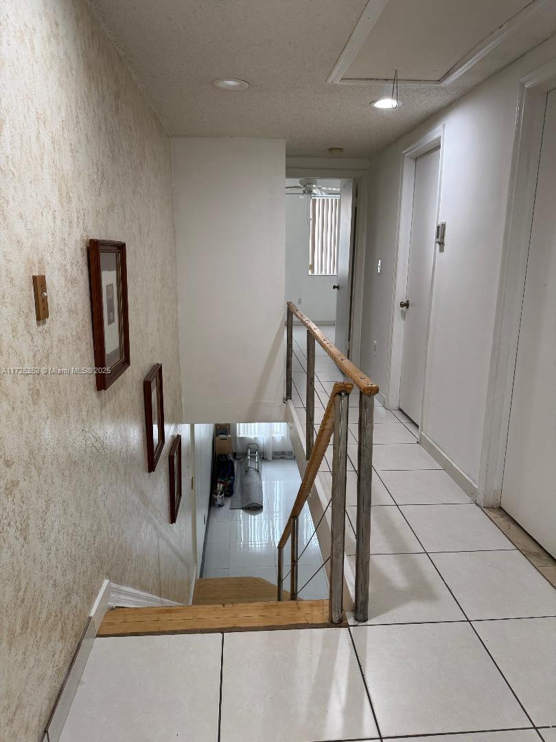 THE OAKVIEW CONDO NO 5 - Residential Lease