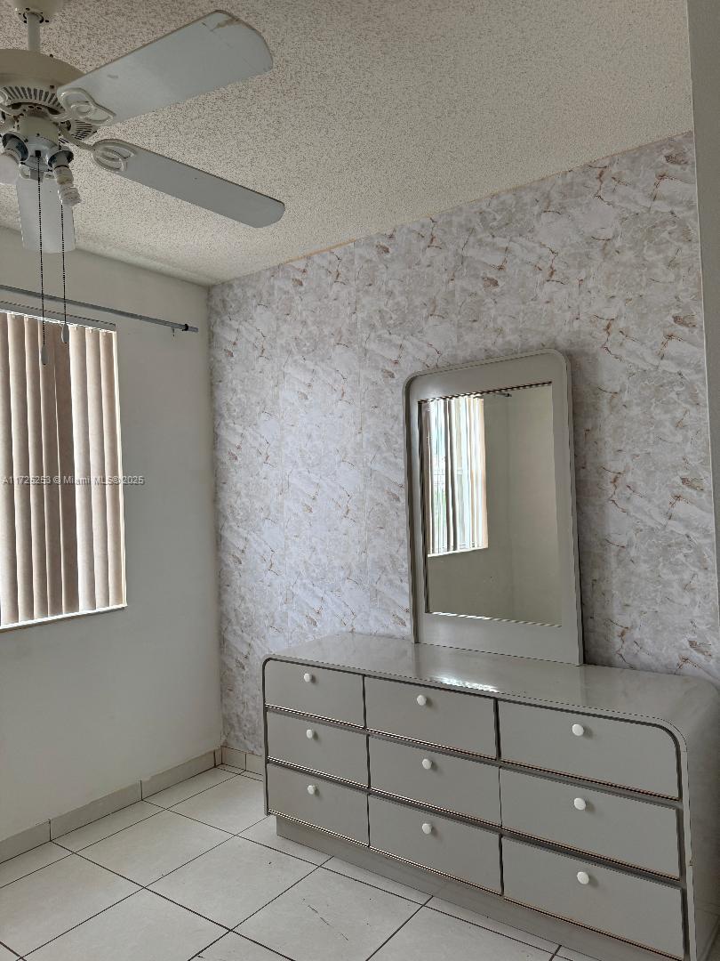 THE OAKVIEW CONDO NO 5 - Residential Lease