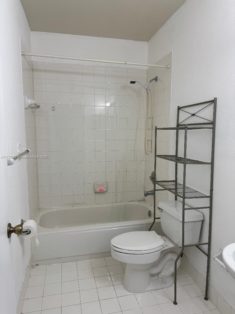 THE OAKVIEW CONDO NO 5 - Residential Lease