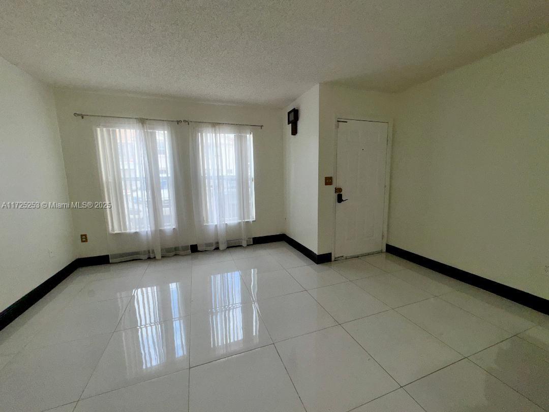 THE OAKVIEW CONDO NO 5 - Residential Lease
