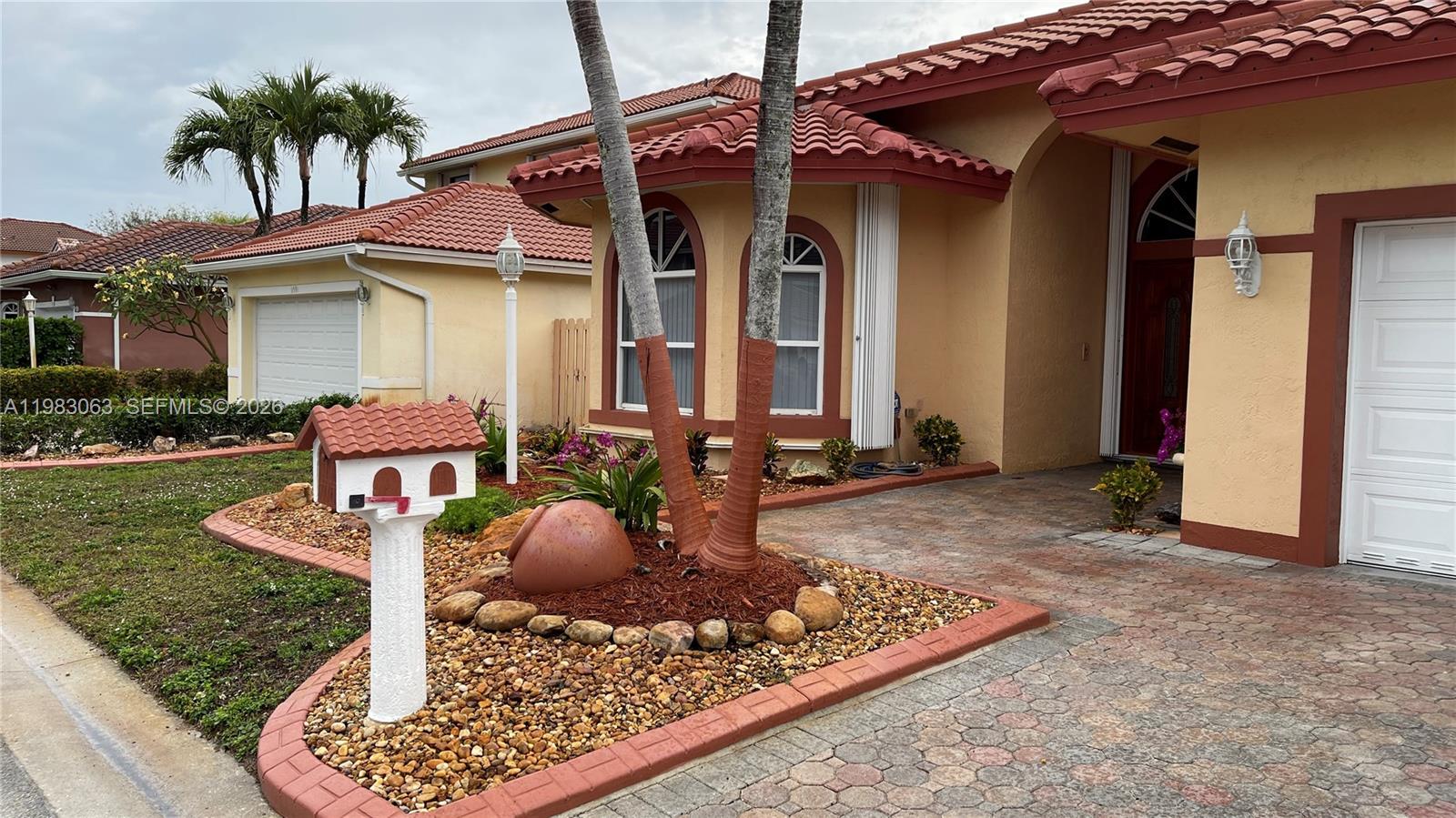 PEMBROKE LAKES SOUTH - Residential