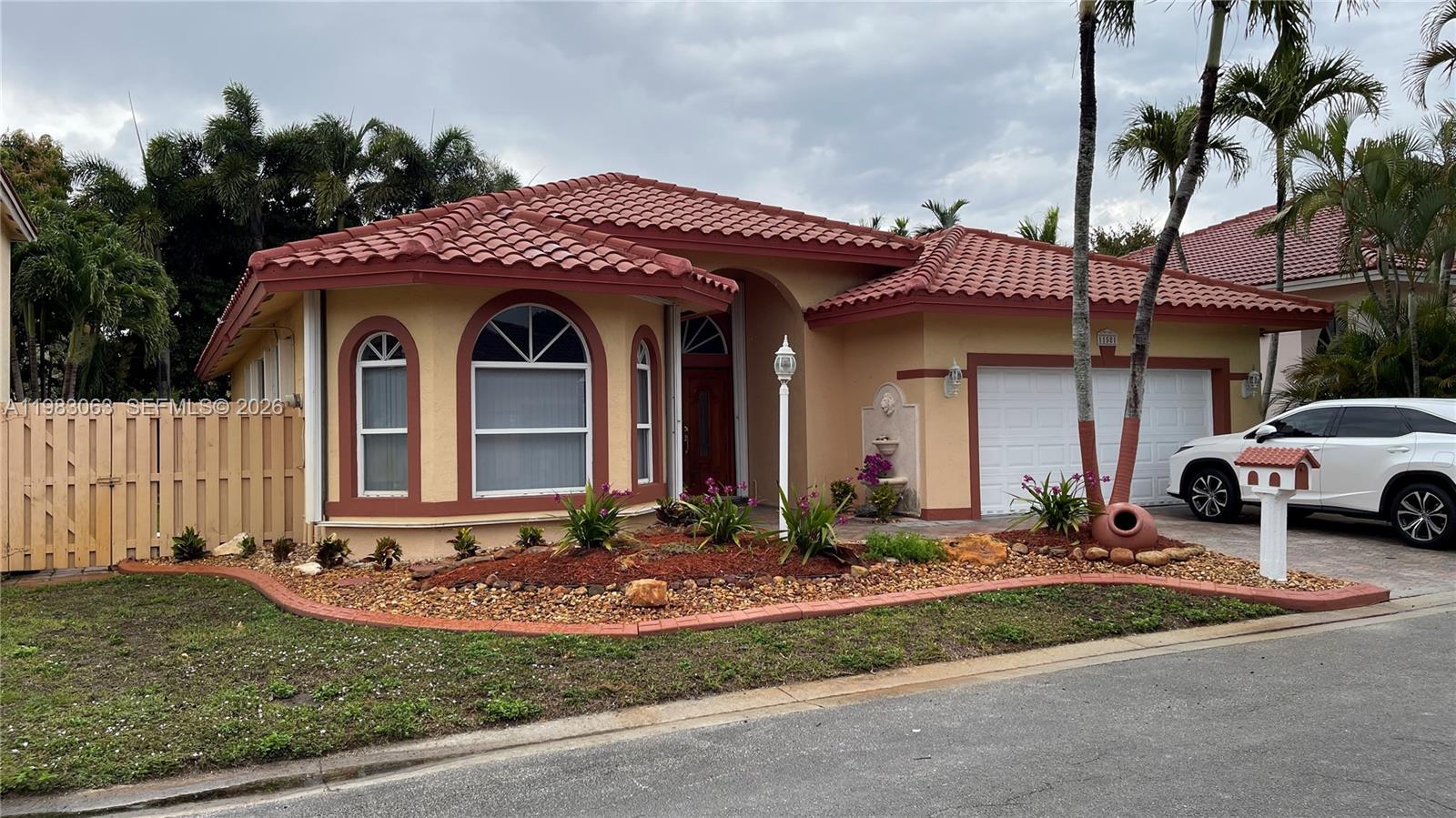 PEMBROKE LAKES SOUTH - Residential