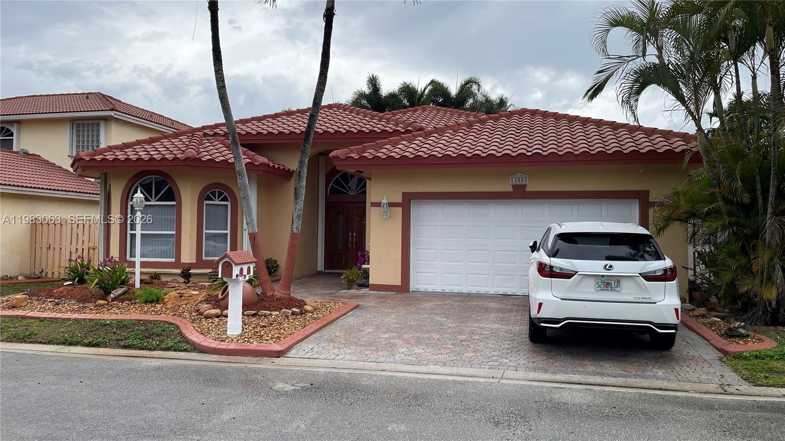 PEMBROKE LAKES SOUTH - Residential