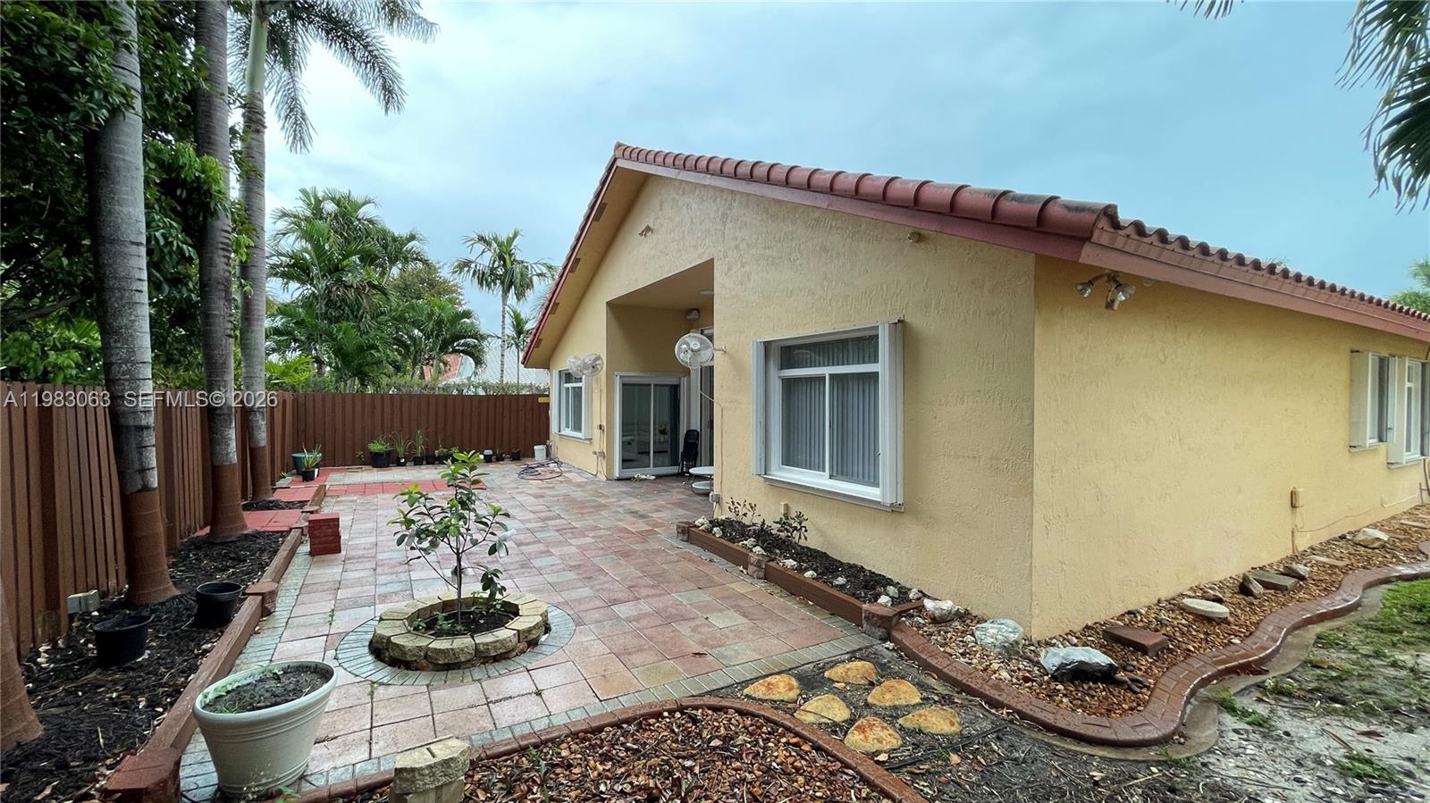 PEMBROKE LAKES SOUTH - Residential