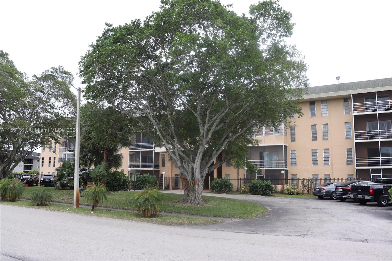 TOWN SQUARE CONDO - Residential