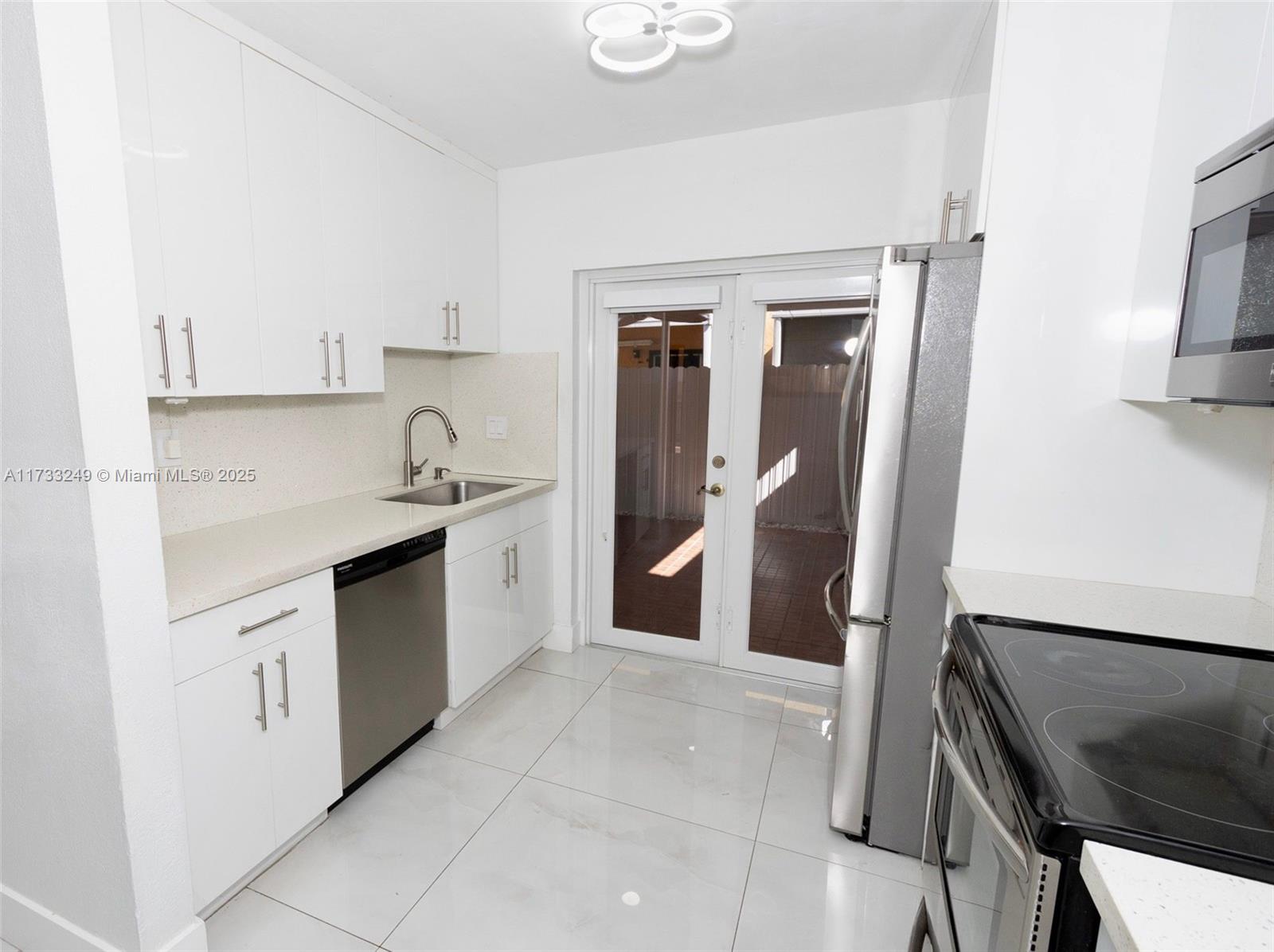RESIDENCIAL EL PRADO COND - Residential Lease