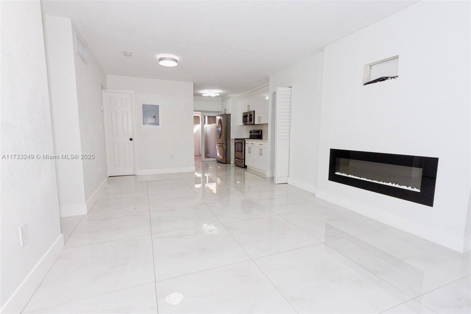 RESIDENCIAL EL PRADO COND - Residential Lease