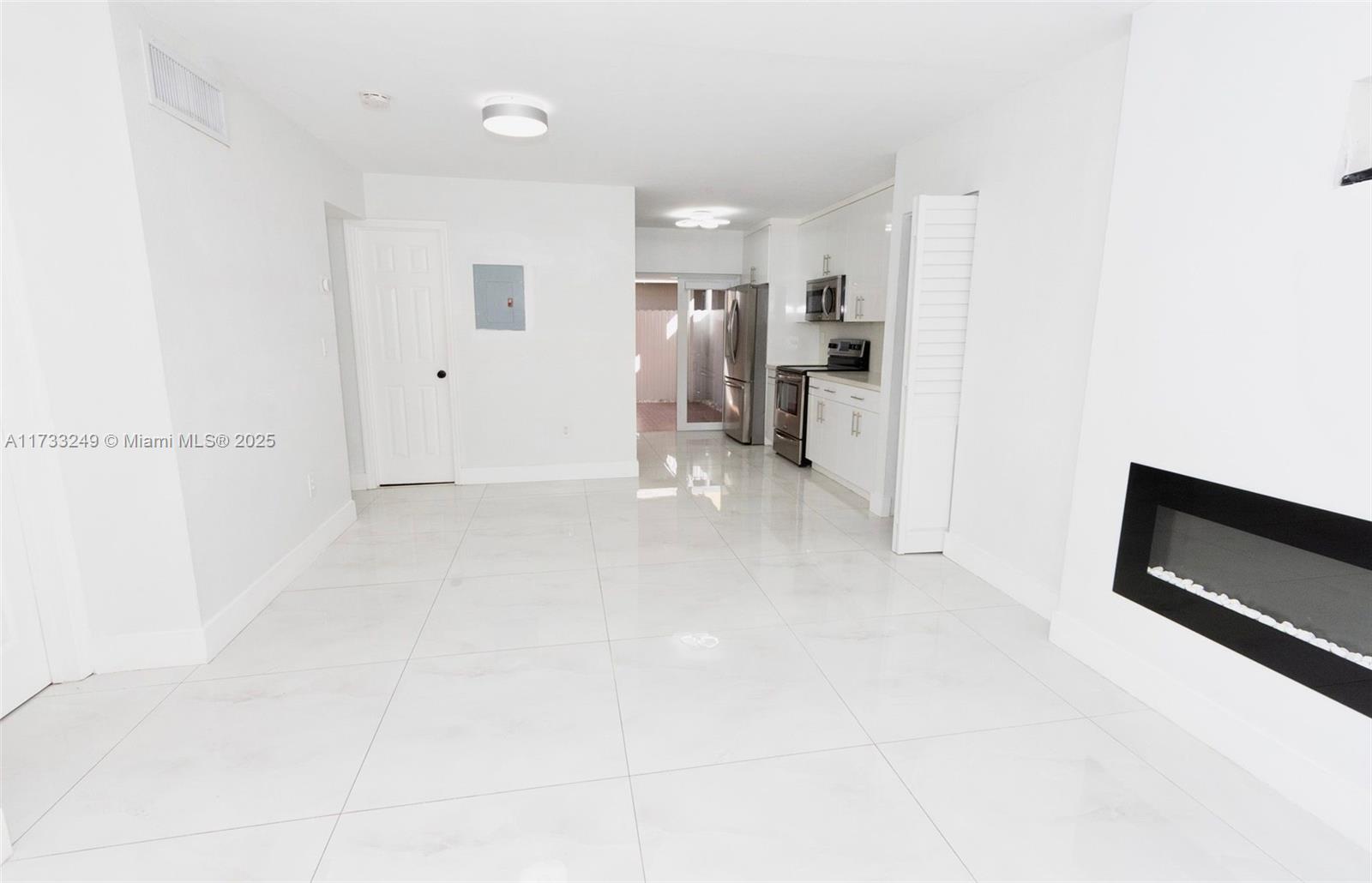 RESIDENCIAL EL PRADO COND - Residential Lease