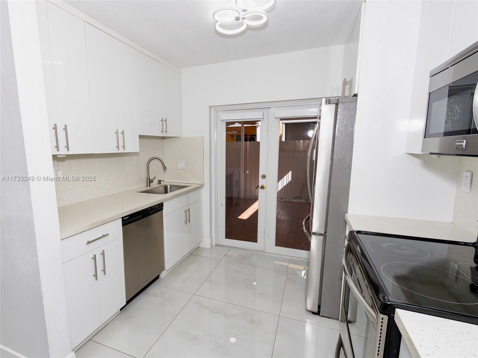 RESIDENCIAL EL PRADO COND - Residential Lease