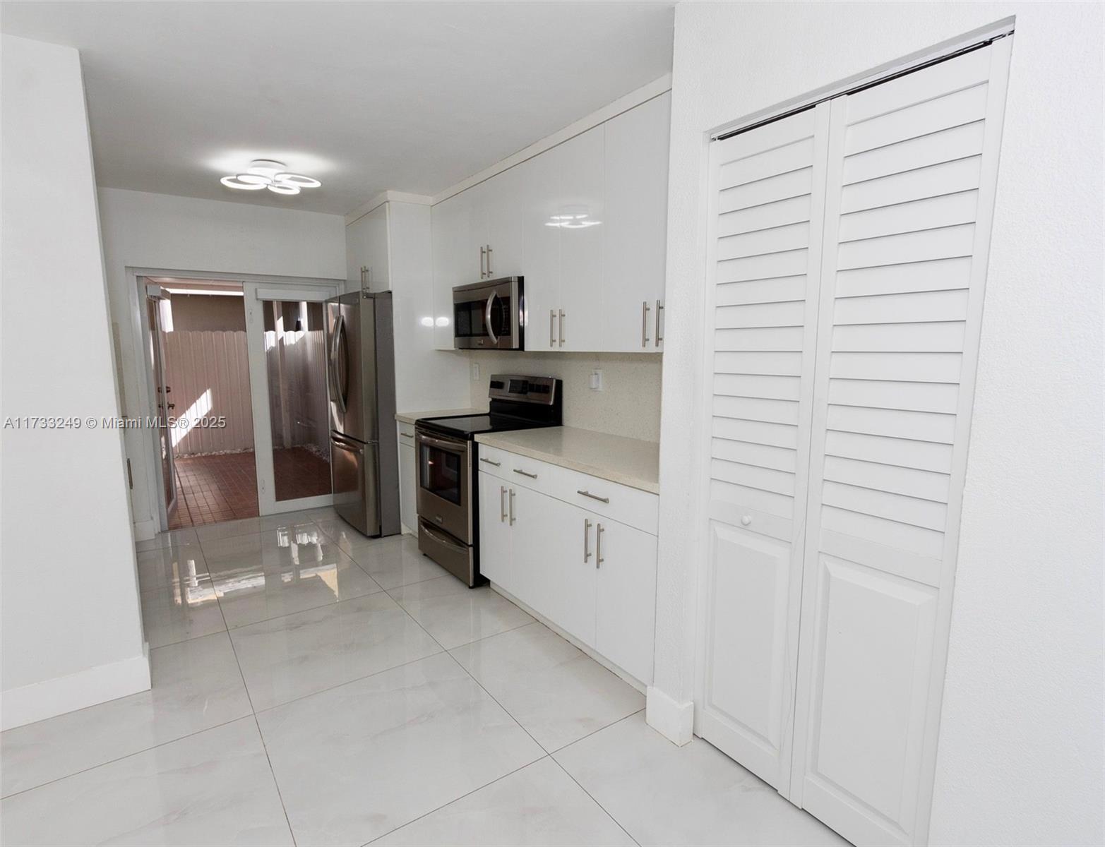 RESIDENCIAL EL PRADO COND - Residential Lease