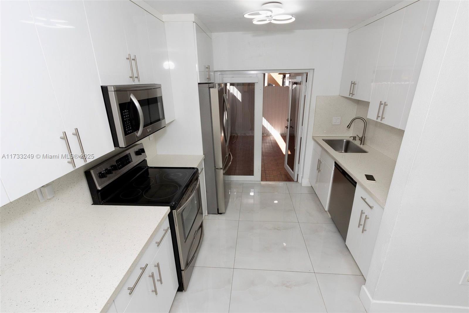 RESIDENCIAL EL PRADO COND - Residential Lease
