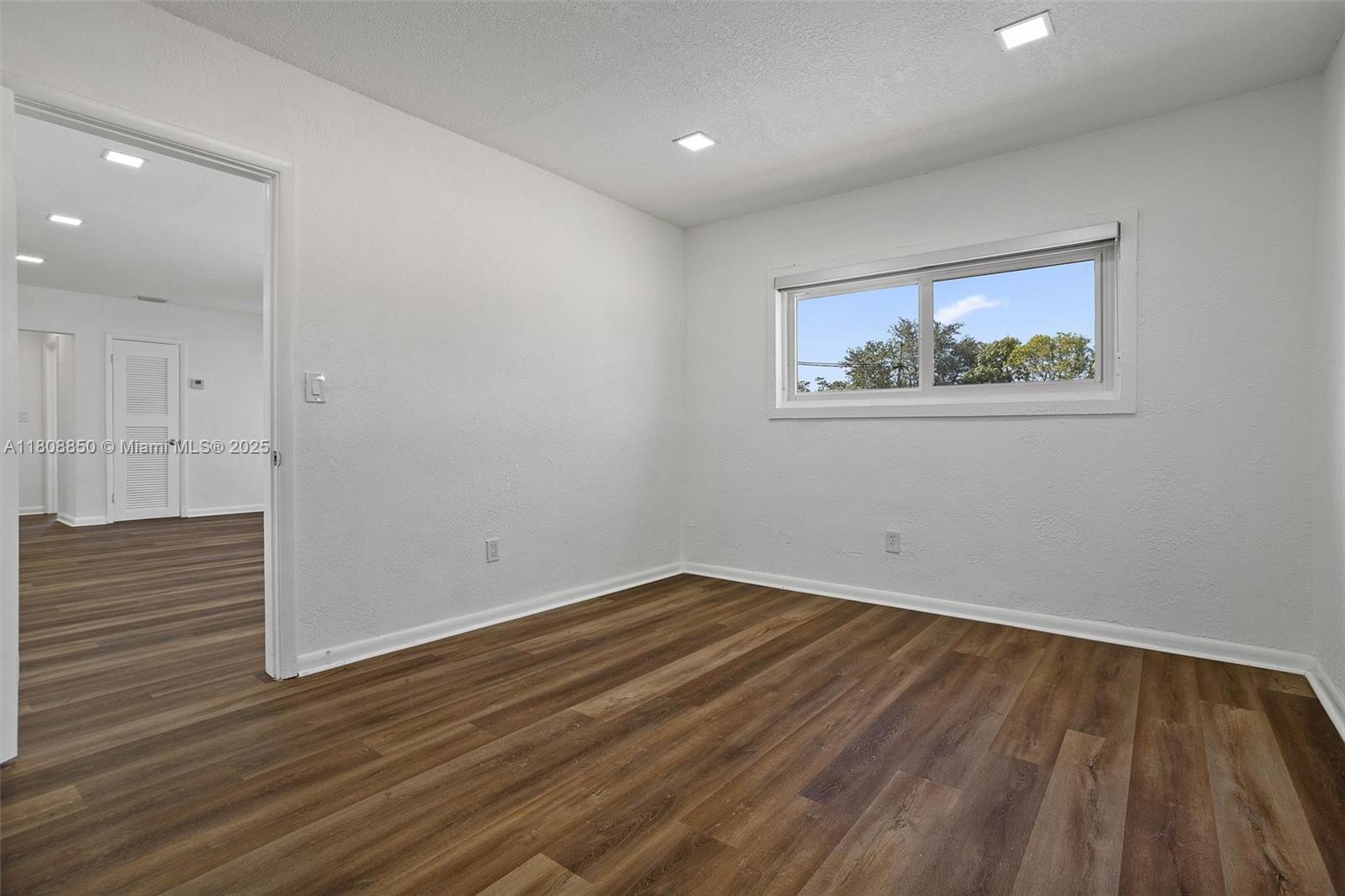 MYRTLE GROVE - Residential Lease
