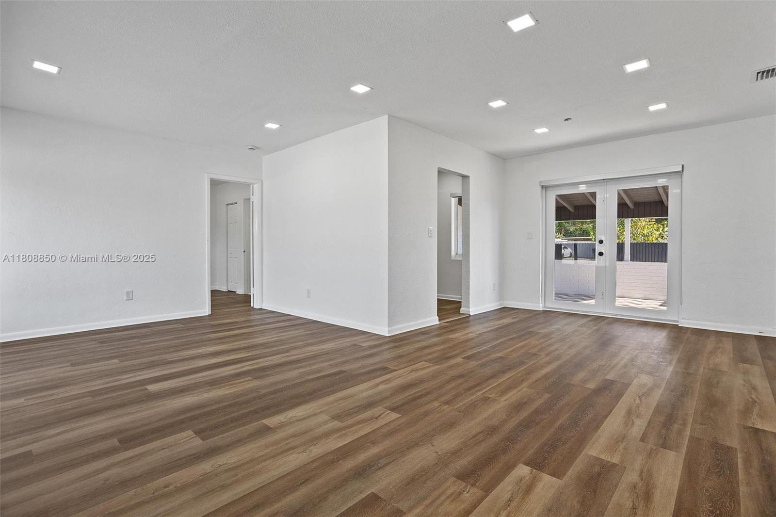 MYRTLE GROVE - Residential Lease