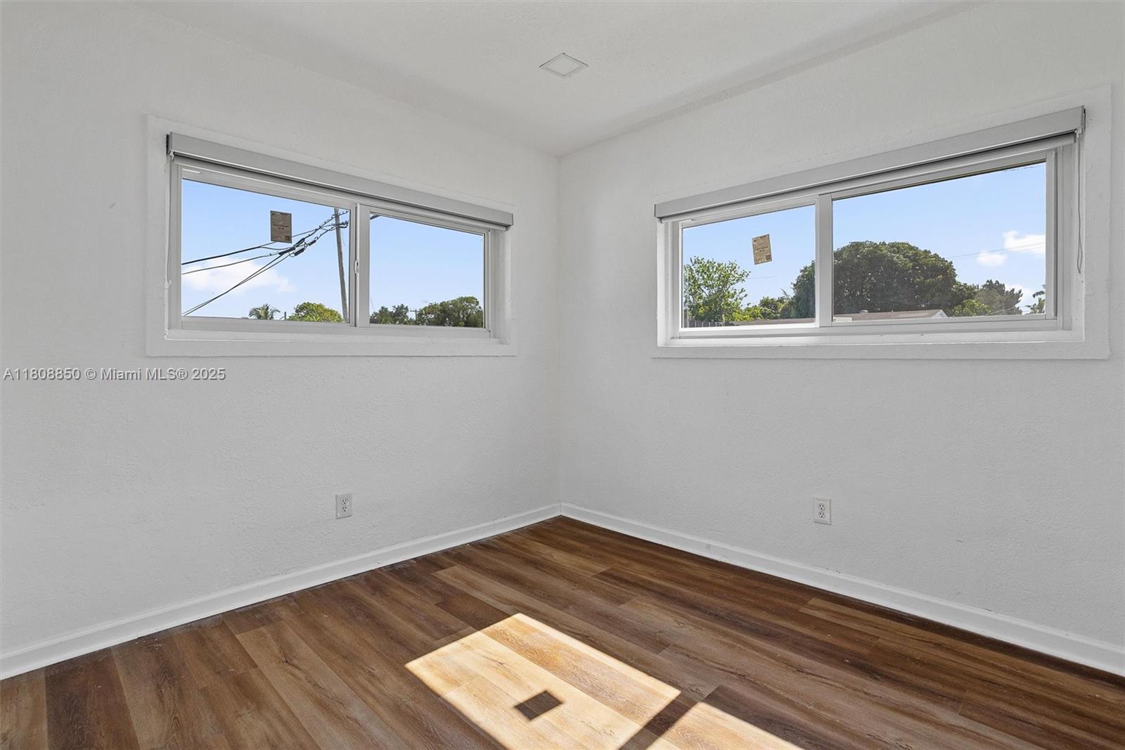 MYRTLE GROVE - Residential Lease