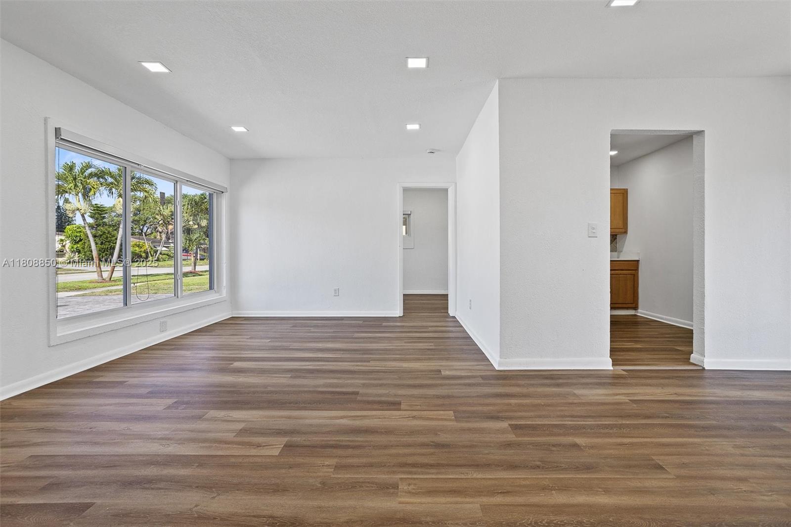 MYRTLE GROVE - Residential Lease